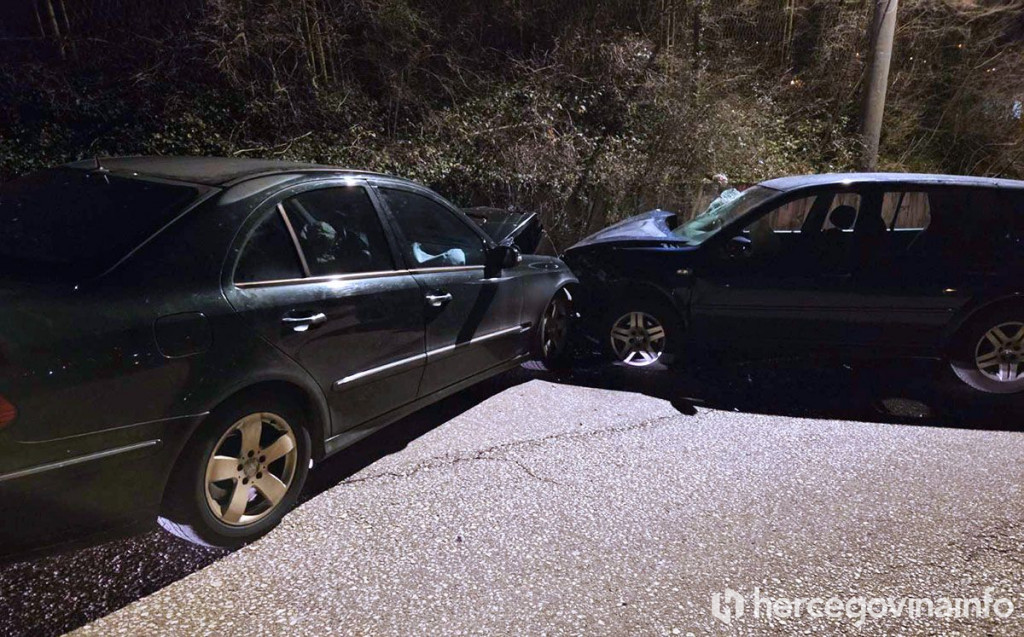 Tri osobe hospitalizirane nakon teške prometne nesreće u Mostaru Tri osobe hospitalizirane nakon teške prometne nesreće u Mostaru