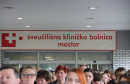 Mirno okupljanje zdravstvenih djelatnika ispred SKB Mostar