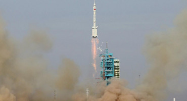 Lansiranje rakete "Dugi marš-2F" koja je nosila svemirsku letjelicu Šendžou-22