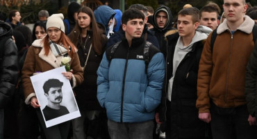 Veliki broj građana u Sarajevu odao počast žrtvama tramvajske nesreće