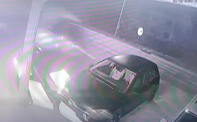 Automobil uletio u dvorište obiteljske kuće