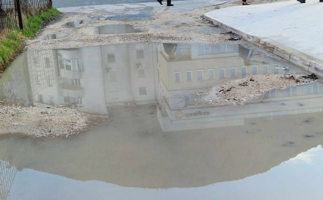 Nakon svake kiše isto, blato i lokve na samom ulazu u Stari grad, građani uputili apel nadležnima