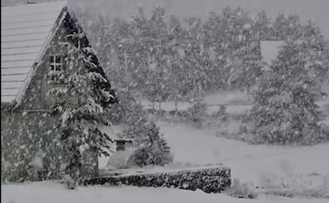 Bajkovito jutro na Blidinju: Snijeg zabijelio planinu, veljača pokazuje svoje lice