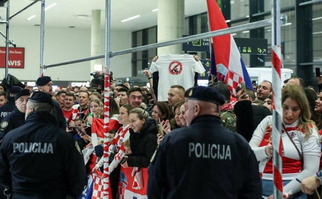 Navijači dočekali rukometaše uz Thompsona i prekriženog Tomaševića