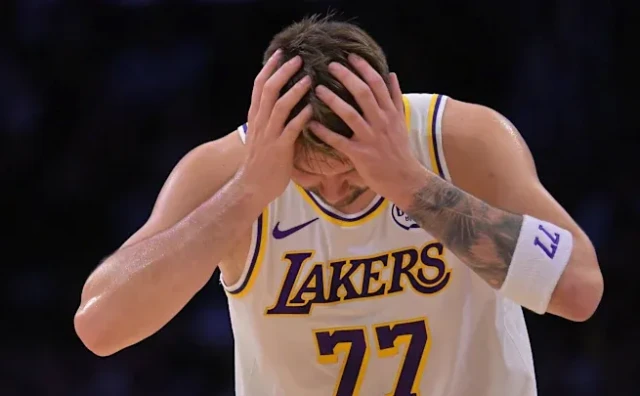 Pogledajte kako Dončić vidno nezadovoljan napušta utakmicu protiv  Philadelphie