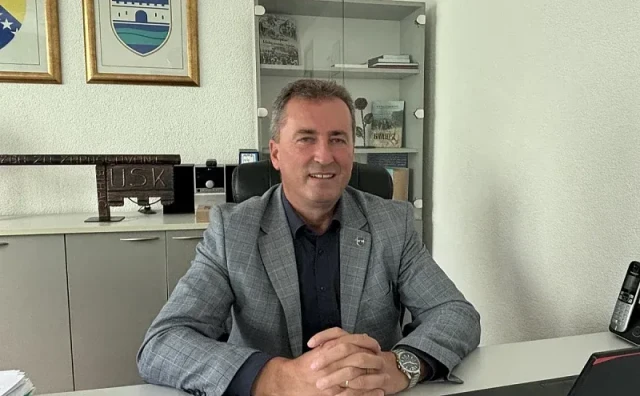 Ravnatelj Službe za zapošljavanje u BiH zaposlio političara pa odgađao početak njegova rada