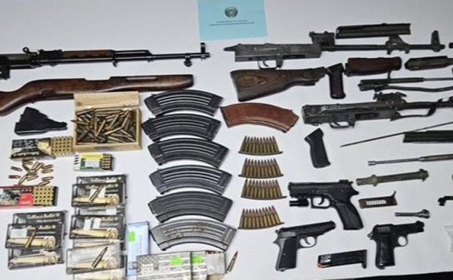 Akcija u Makarskoj, pronađena velika količina oružja