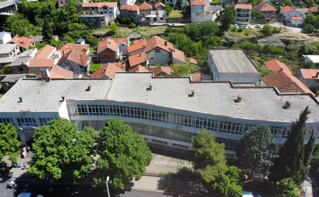 Mostarska škola poziva građane da pomognu 15-godišnjem Darisu Dizdareviću u borbi protiv karcinoma