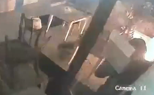 Maskirani muškarac rano jutros bakljama izazvao požar u poznatoj sarajevskoj ćevabdžinici