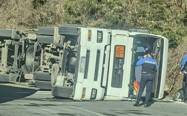 Prevrnula se cisterna s plinom na cesti Bugojno - Kupres, promet obustavljen