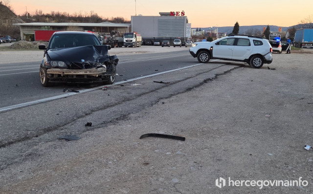 Sudar BMW-a i Dacije kod mostarske zračne luke