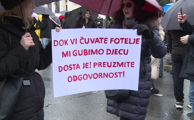 Četvrti dan prosvjeda u Sarajevu, građani traže odgovornost za tramvajsku nesreću