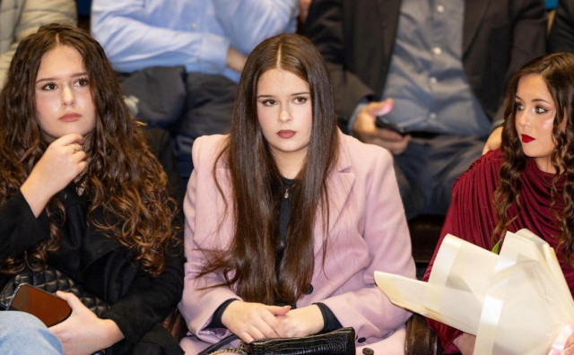 Thompsonova kćerka glumi u filmu 'Diva', na splitsku premijeru došla sa sestrama i majkom