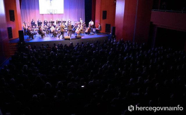 'Podsjeti me što to bješe ljubav': Pred punom Kosačom održan Valentinovski koncert Simfonijskog orkestra Mostar