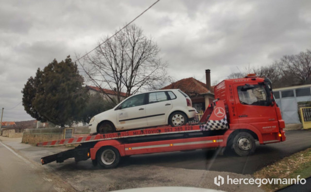 Vozilo sletjelo s kolnika u blizini Gruda