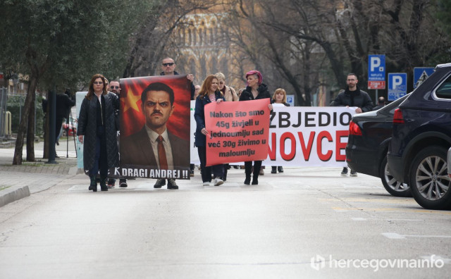 Zdravstveni djelatnici stigli pred zgradu Vlade HNŽ