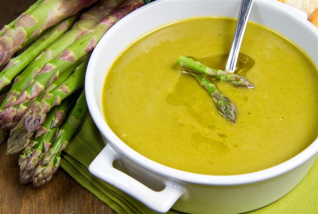 Lagana juha od šparoga