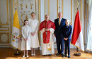 Papa im stigao nakon 500 godina, kraljica Charlene jedna od rijetkih koja nosi bijeli veo