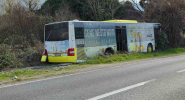 Autobus sletio s ceste kod Mostara 