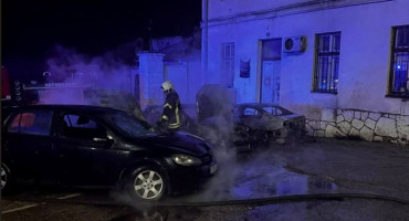 Požar na automobilima u Mostaru