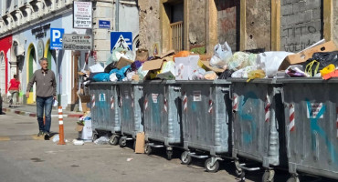 Smeće na mostarskim ulicama