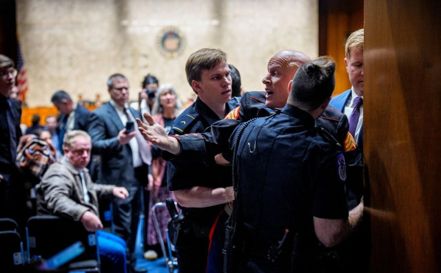 Nastao kaos tijekom saslušanja u Kapitolu, ozlijeđeni policajci: ‘Nitko se ne želi boriti za Izrael!’