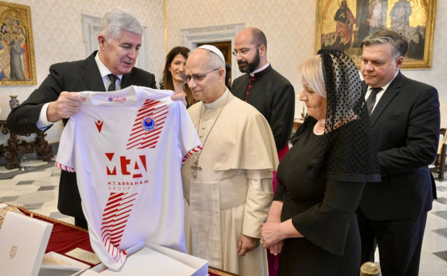 Papa Lav dobio dres Zrinjskog