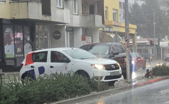 Dva vozila oštećena u prometnoj nezgodi u Mostaru