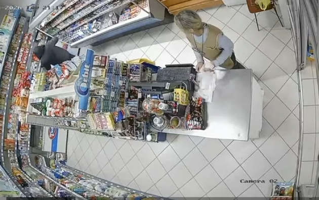 Hrabra radnica svladala pljačkaša: 'Zamantalo mi se, ali kad sam opet vidjela pušku, digla sam se i krenula na njega'