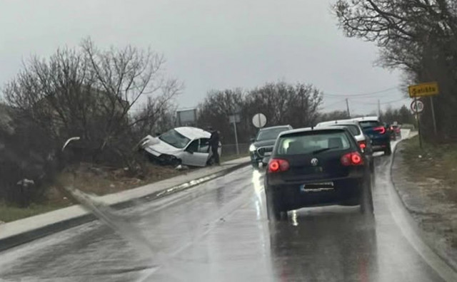 Vozilo sletjelo s kolnika na cesti Mostar – Čitluk