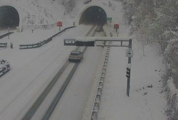 Snijeg zameo dijelove Hrvatske, više nesreća na autocestama