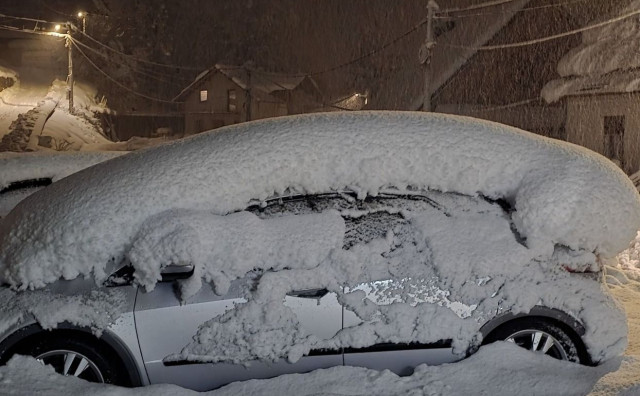 Crveni alarm za četiri regije, Hrvatsku pogodili snijeg, bura i olujni vjetar