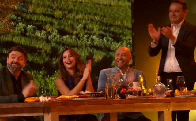 Mate Bulić žiri showa okupio oko stola s mezom