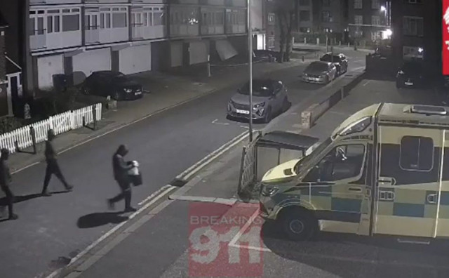 Židovskoj organizaciji zapaljena vozila hitne pomoći u Londonu