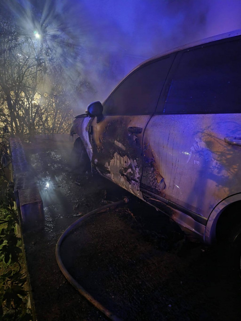 Gorio automobil u naselju Mazoljice