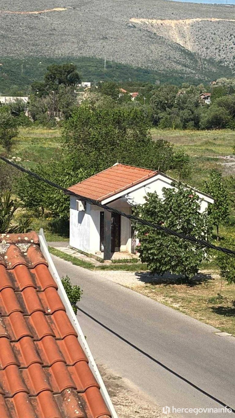 Prebojan mural posvećen Praljku u naselju Ortiješ, ubrzo isprana boja i Praljak opet osvanuo