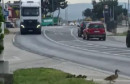 Vozač kamiona u Mostaru zaustavio promet kako bi patka i pačići prešli cestu