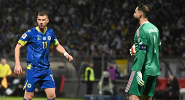 Edin Džeko i  Gianluigi Donnarumma 