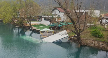 kamion sletio u rijeku Unu