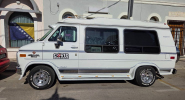 Retro kombi privukao pažnju prolaznika u Mostaru