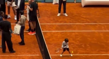 Sin Rafaela Nadala privukao pozornost prvim potezima na terenu