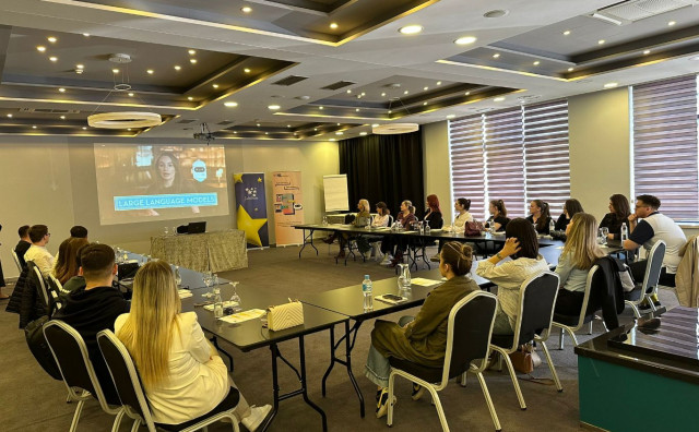 Mladi u Mostaru učili kako sigurno koristiti AI: Upozorenja na deepfake, prevare i dezinformacije