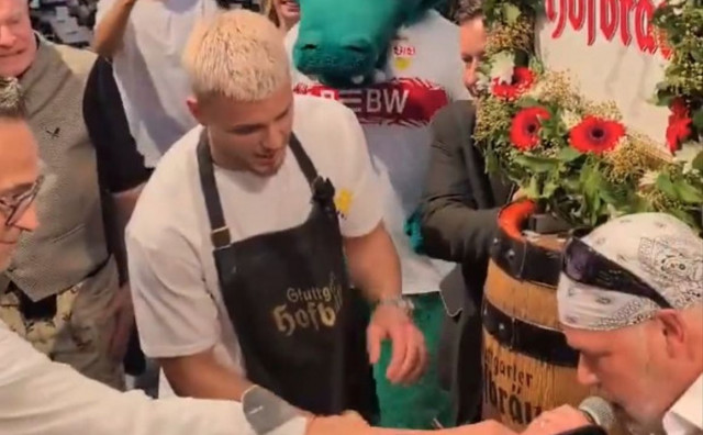 Obećao častiti plasman BiH na SP, pa u sat vremena podijelio više od 800 litara piva