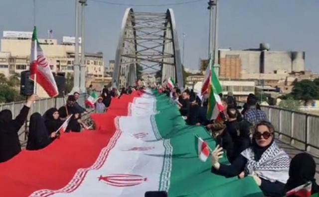 Iranci formiraju 'žive štitove' na mostovima