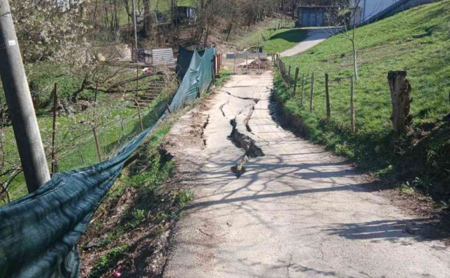 Klizište u Vogošći zatvorilo promet i ostavilo građane bez vode