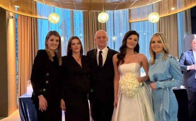 Svečano u obitelji generala Rojsa, udala mu se kći