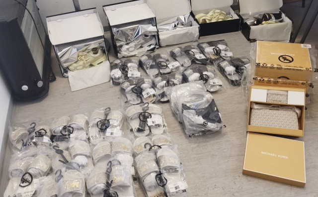Pokušaj šverca na granici,  policija mu zaplijenjenila torbe i obuću 'Michael Kors'