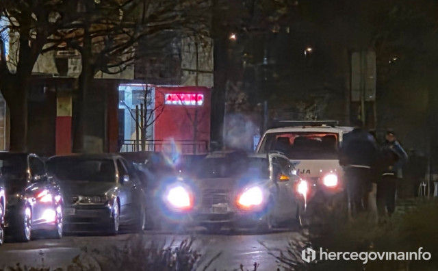 U mostarskom naselju Centar 2 kamenom pogodio automobil u vožnji, policija traga za napadačem