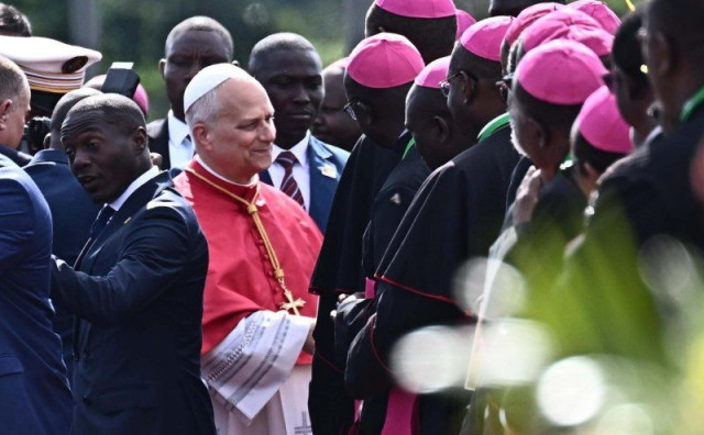 Papa u Kamerunu propovijedao na francuskom, kritizirao korupciju pred predsjednikom koji vlada od 1982. godine