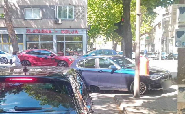 Mostar: BMW izletio s ceste na Aveniji